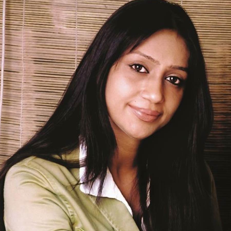 বিয়ের পর স্বামী এবং দুই পুত্রকে নিয়ে সংসার সুনীতার। ‘স্বদেশ’, ‘জোধা আকবর’, ‘হোয়াট’স ইয়োর রাশি?’ নামের একাধিক ছবিতে প্রযোজনার দায়িত্ব সামলেছেন আশুতোষের স্ত্রী।