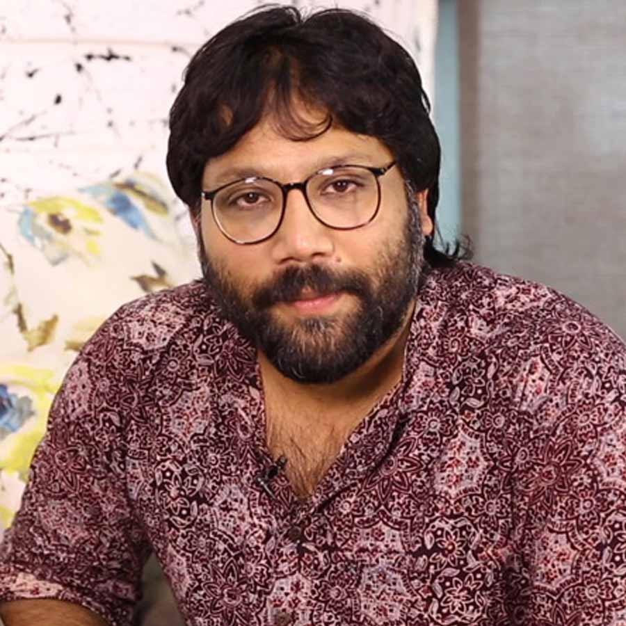 ২০১৪ সালে মনীষাকে বিয়ে করেন সন্দীপ। বিয়ের পর এক পুত্র এবং এক কন্যাসন্তানের জন্ম দেন তিনি। ফ্যাশনের প্রতি আগ্রহ রয়েছে তাঁর। পেশায় শিল্পোদ্যোক্তা সন্দীপের স্ত্রী।