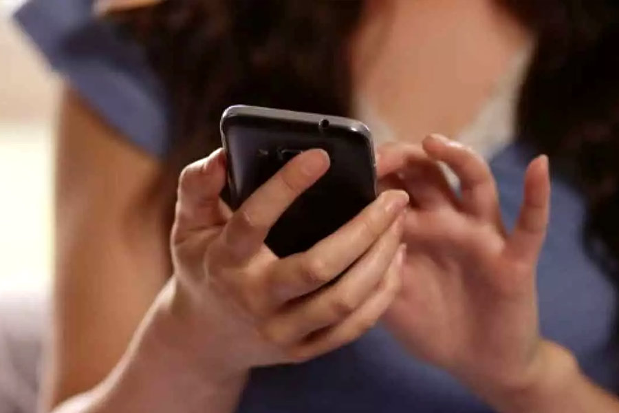 Can open phone policy save a relationship or make it worse
