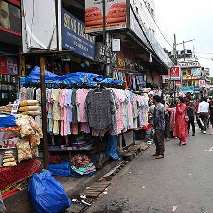 The right of pedestrians to use foothpaths without hindrance is an integral part of the fundamental right to life enshrined in Article 21 of the Constitution