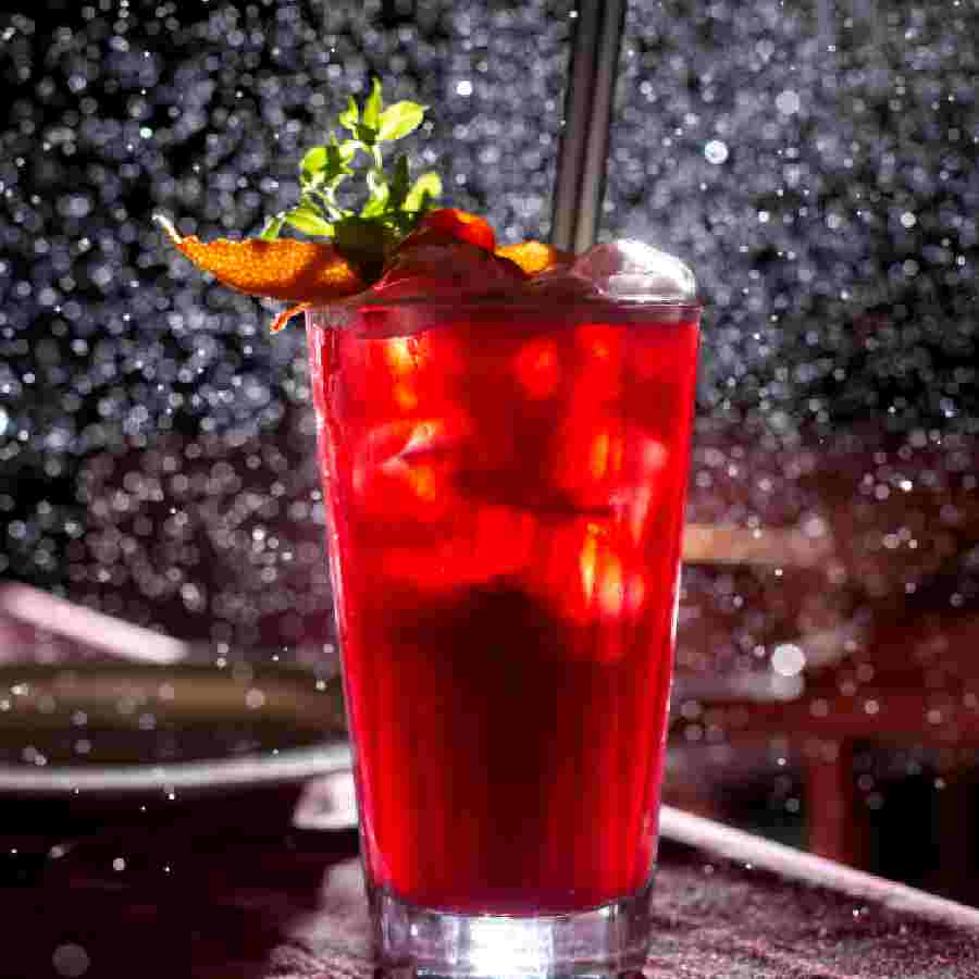 গরমে গলা ভেজাতে সাদা জল নয়, ফল দিয়ে বানিয়ে নিন রকমারি পানীয়।