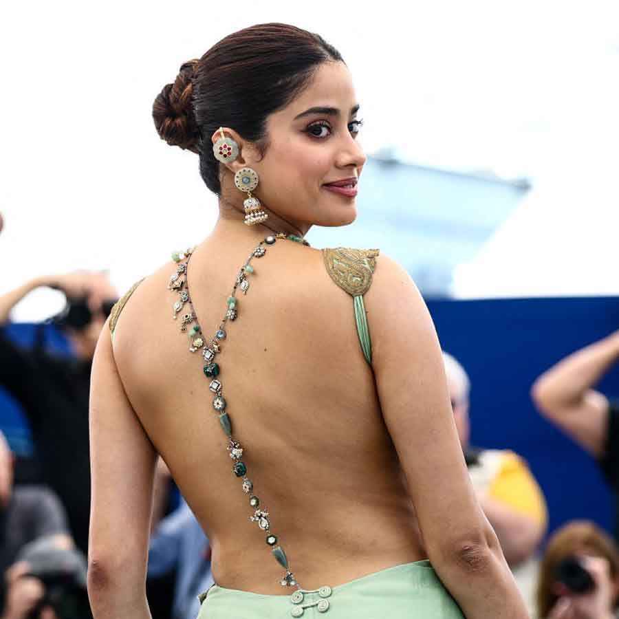 Actress Janhvi Kapoor carried a thing to avoid bad nazar