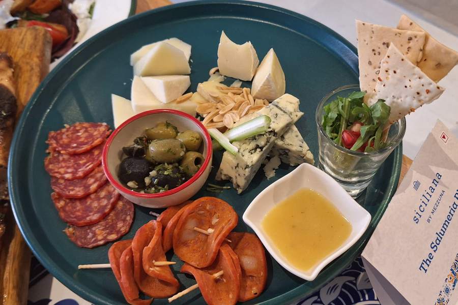 সিসিলিয়ানার দ্য সালুমেরিয়া প্ল্যাটার। 
