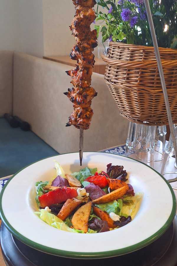 সিসিলির খাবারে তুরস্ক, আরবের প্রভাব রয়েছে ভরপুর। তাই কাবাবেরও দেখা মেলে। 