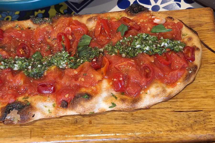 লম্বাটে পিৎজ়ার দেখা মিলবে সিসিলিয়ানায়।