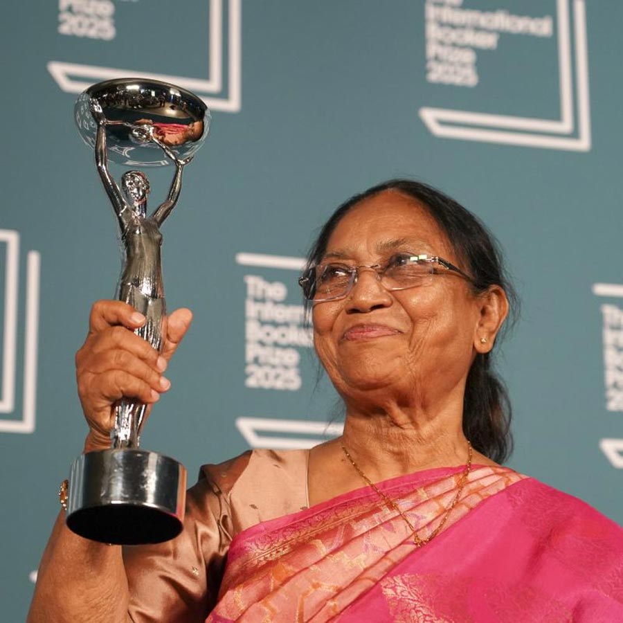 বানু মুস্তাক।