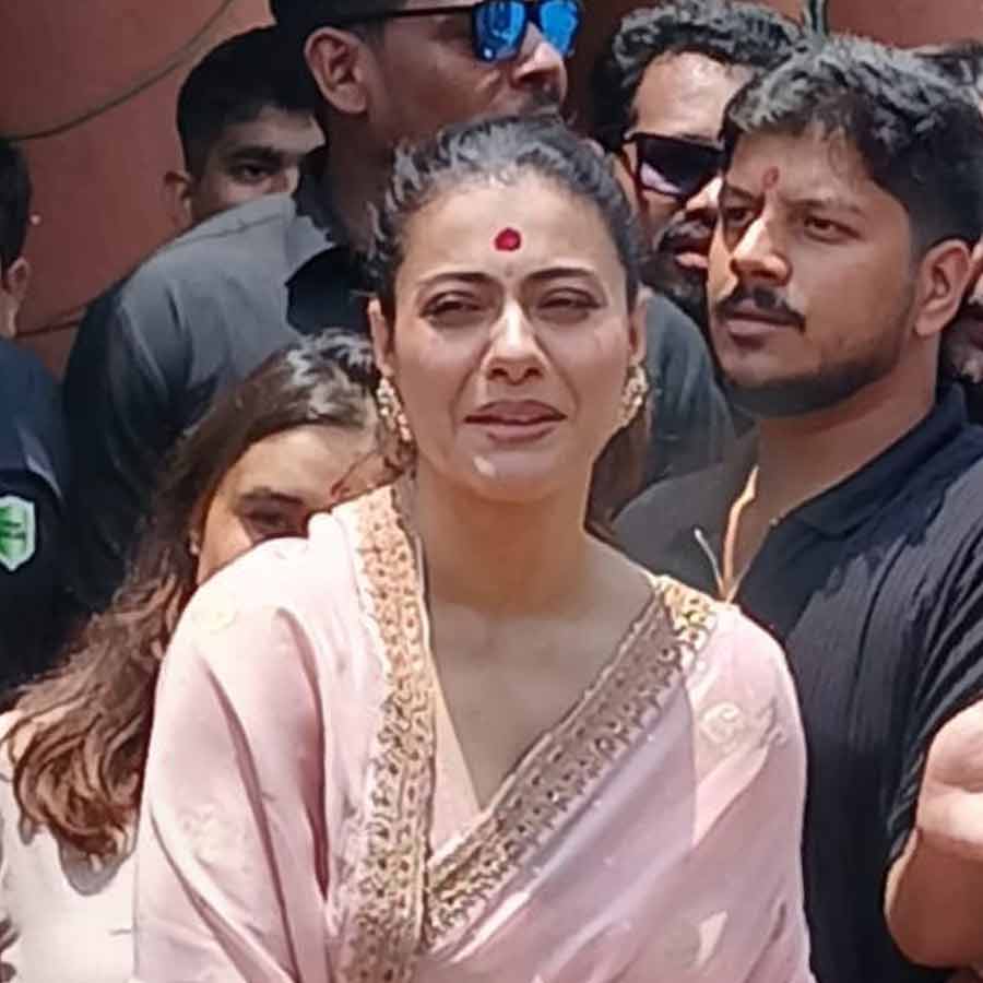 Bollywood actress Kajol visits Dakhineswar before releasing her new film Maa’s trailer dgtl dgtl
