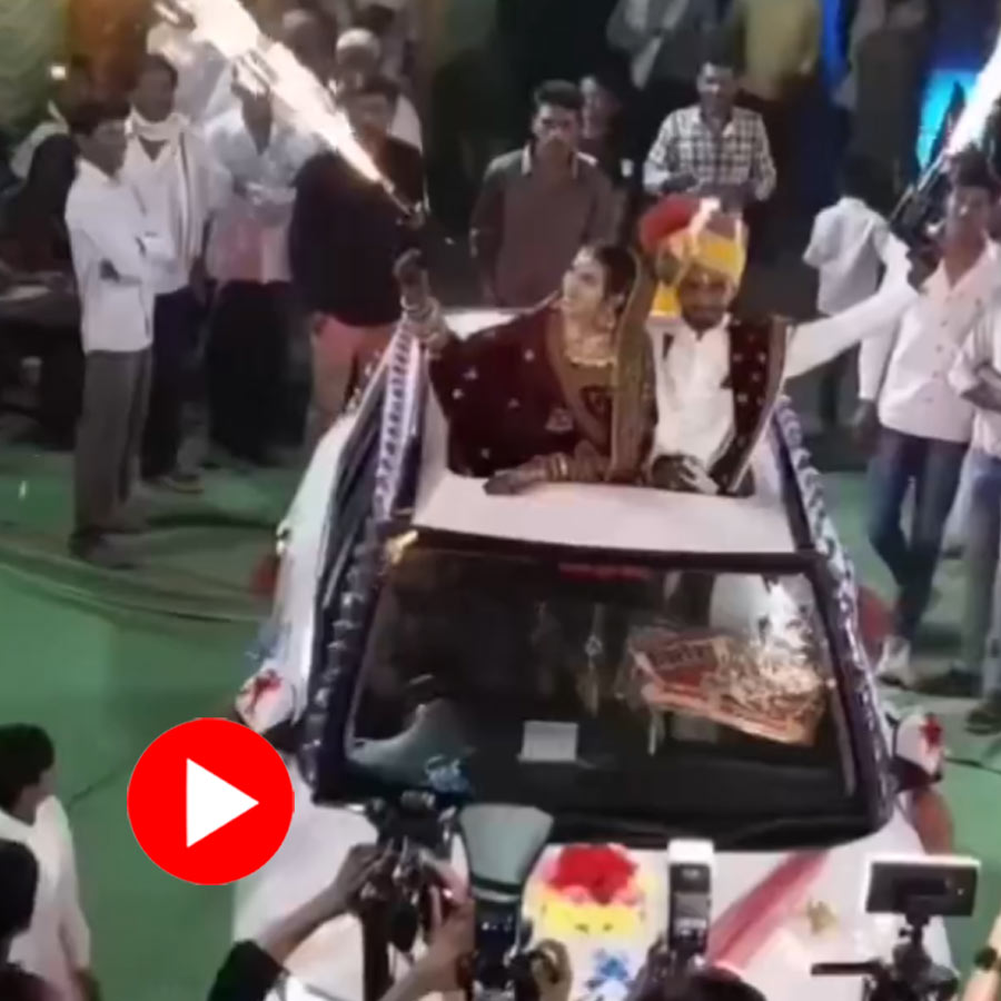 Video shows bride and groom enters venue sparkler guns, what happens next has shocked everyone