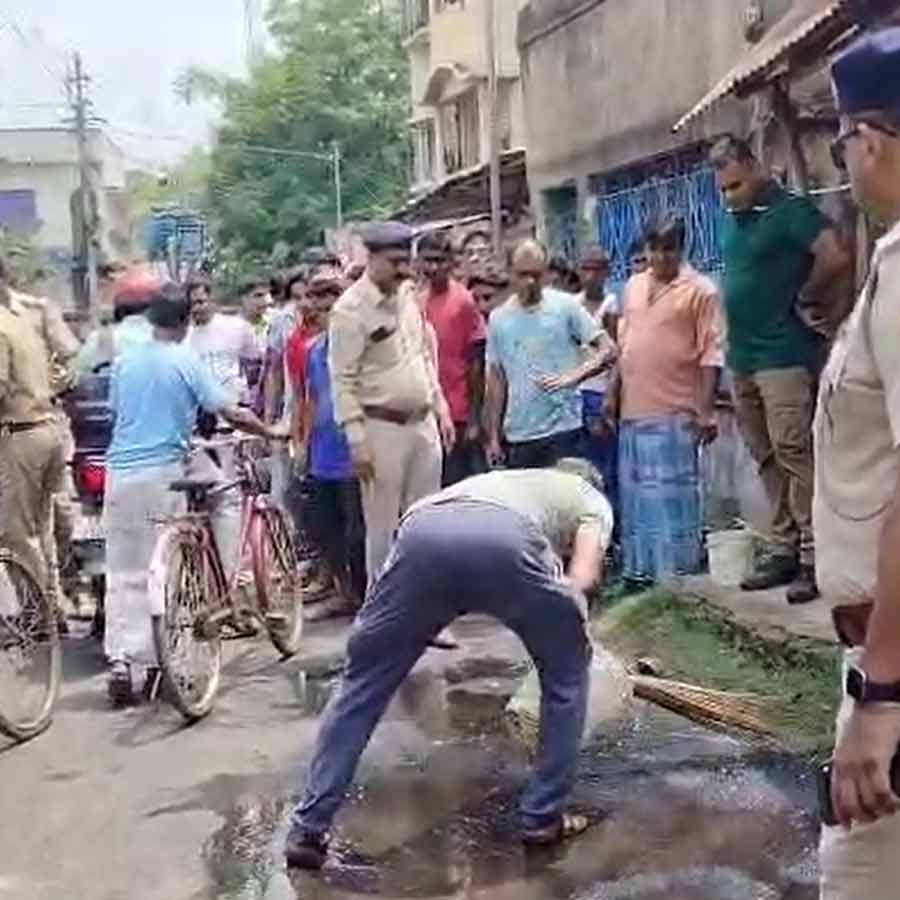 Road accident at Maheshtala, 11 year old boy dies as truck runs over him dgtld