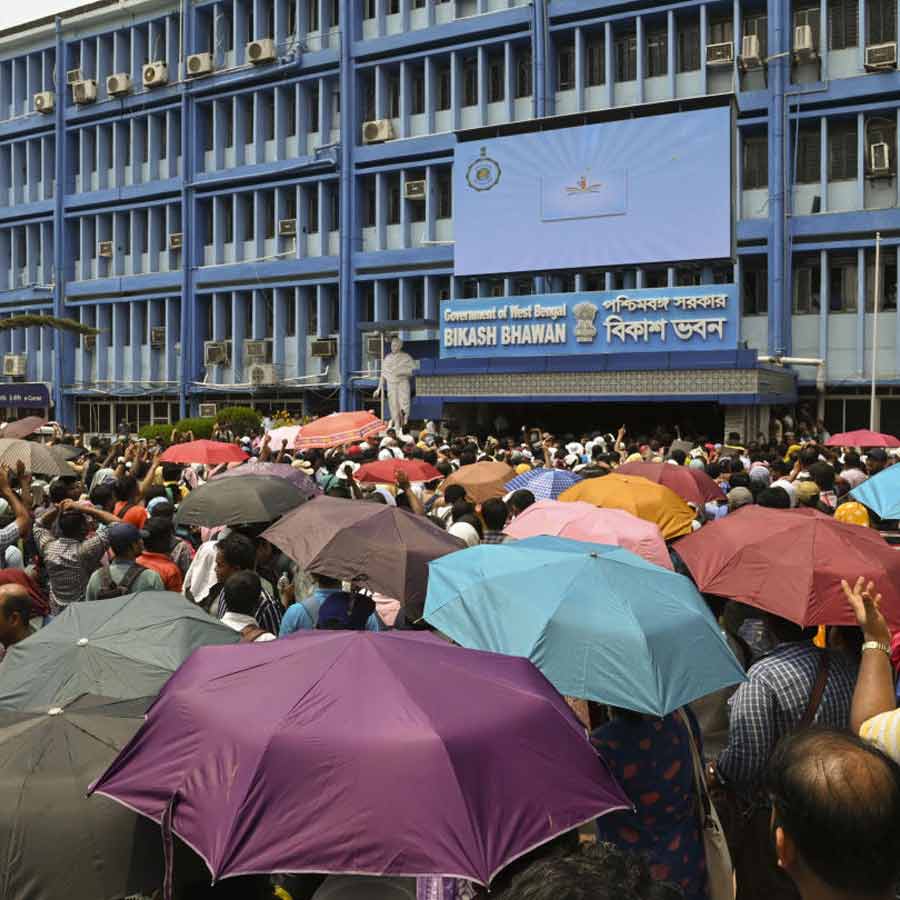 Calcutta high court says WB Government has to write their statement over agitation of teachers near Bikash Bhavan dgtl
