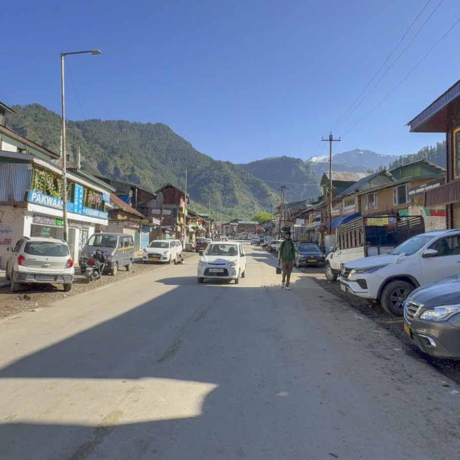 It looks desolate, businessmen in Pahalgam wait for the tourists to come at the valley dgtl