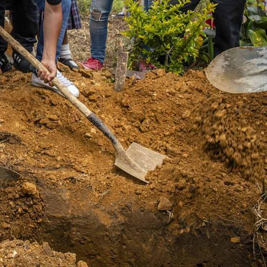 Man dies after civic body allegedly dumped mud on him while sleeping in UP