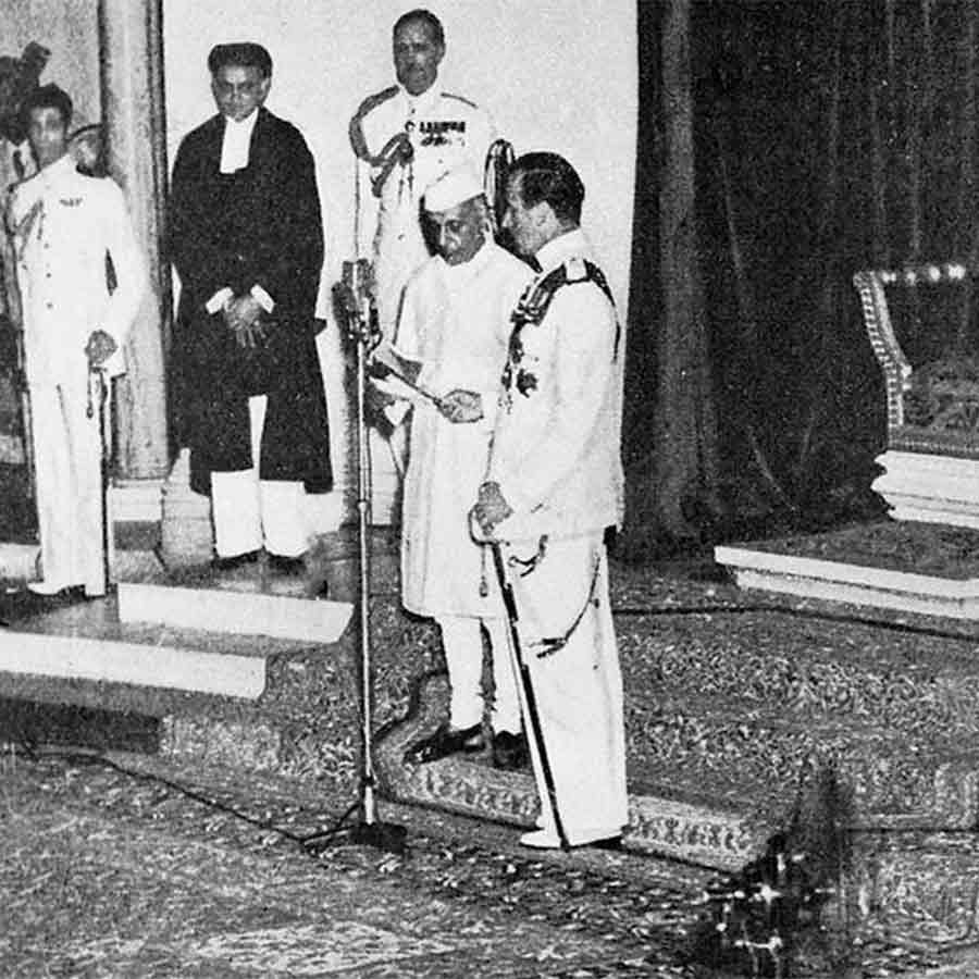 Review of  book on Leadership of Jawaharlal Nehru authored by Aditya Mukherjee
