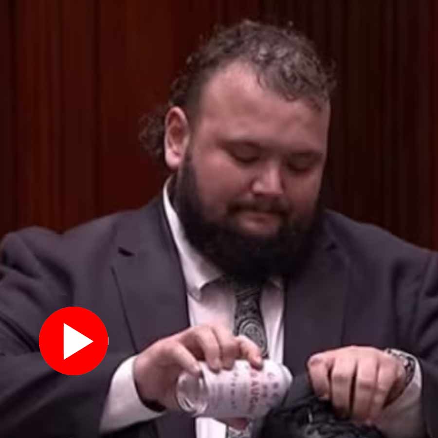 Video shows Australian MP who ends his term drink beer from shoe in the Parliament