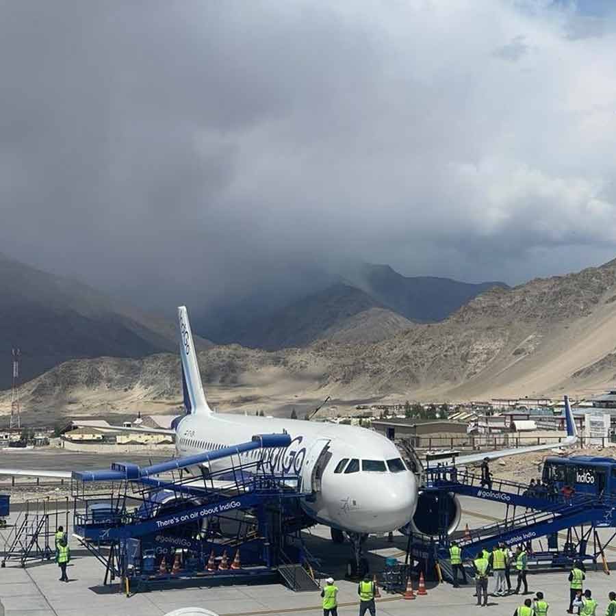 Aircraft window shades to remain shut at defence airports near Pak border dgtl