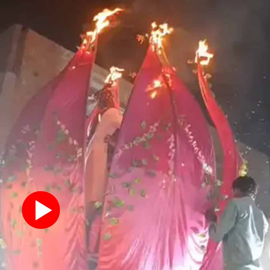 jaimala ceremony went wrong as fire catches lotus pandal