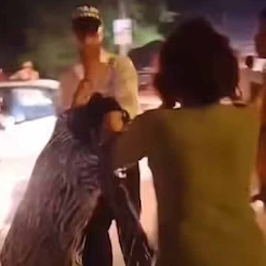 Husband with girlfriend thrashed wife after she caught them in UP dgtl