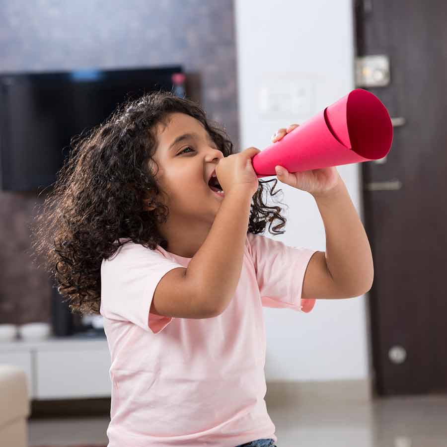 গরমের ছুটিতে বাড়িতে দৌরাত্ম্য করছে খুদে? শিশুর বিকাশে কোন কাজে তাকে ব্যস্ত রাখবেন?