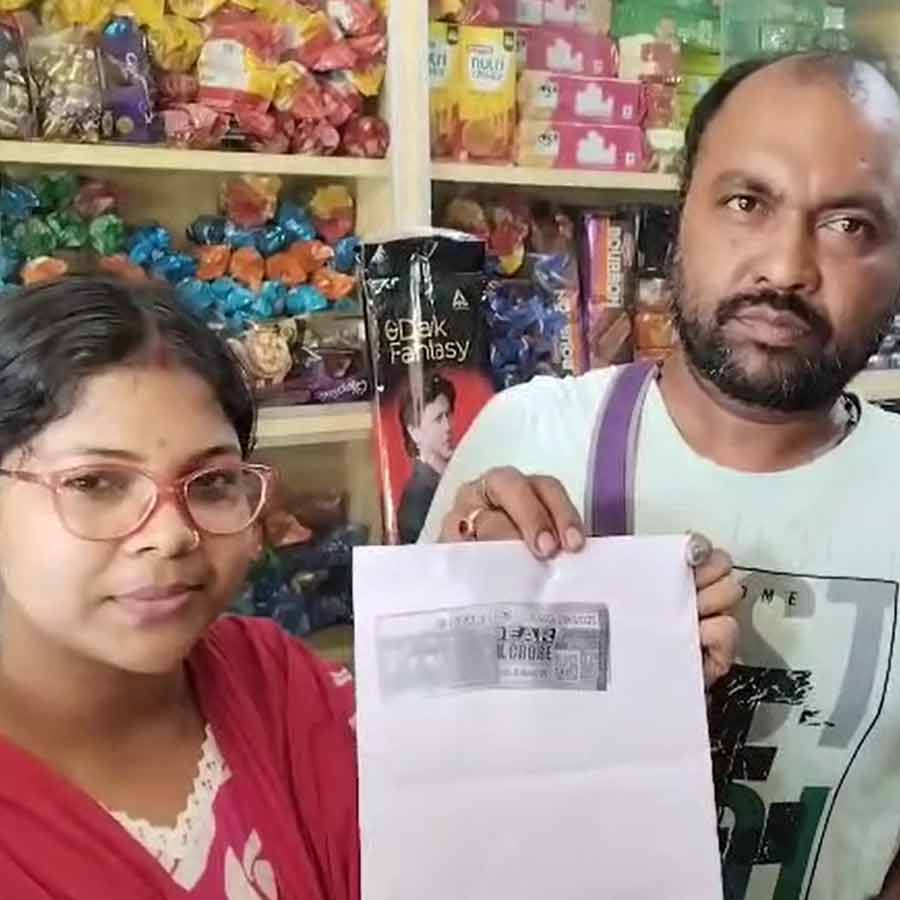 Fast Food shop owner Gopal Sarkar wins Rupees 1 Crore prize in Lottery dgtld
