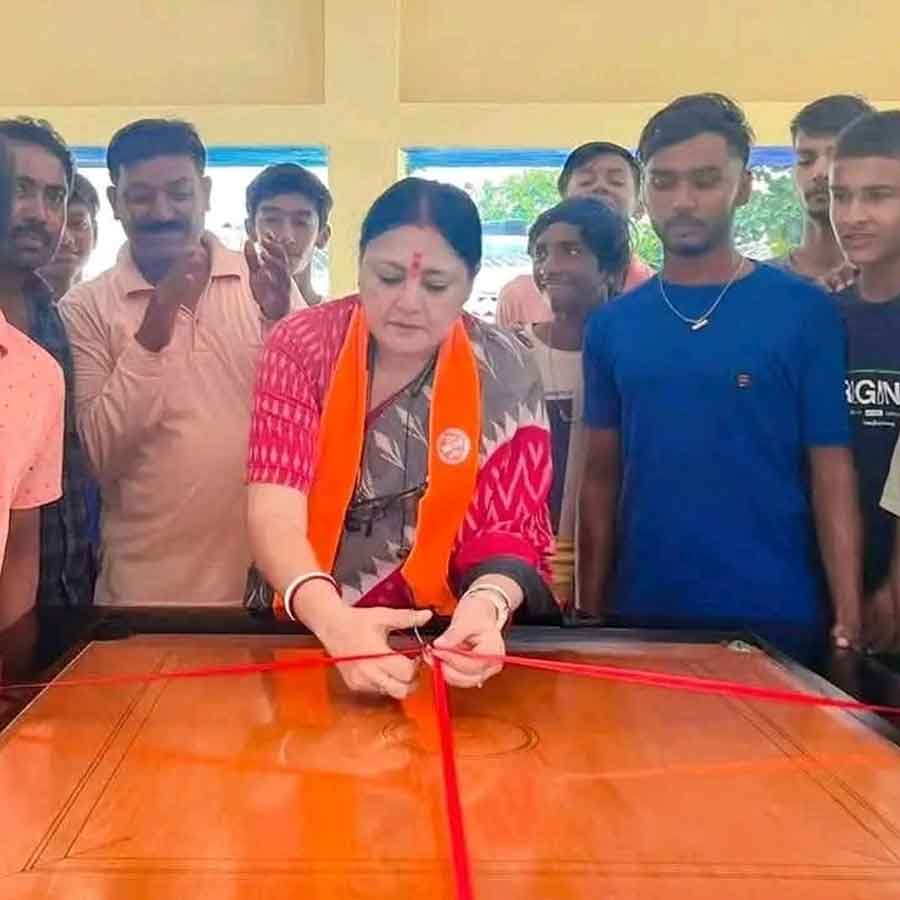 BJP MLA Agnimitra Pal inaugurated carrom board, trolls are going on social media with the picture dgtl