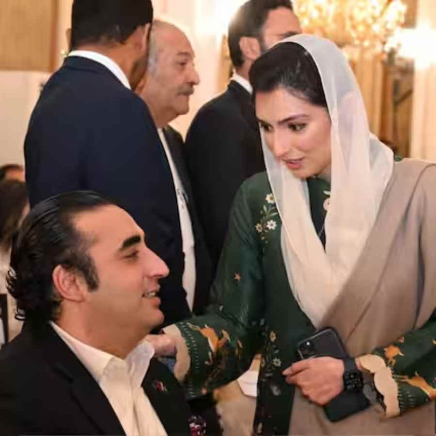 Convoy of Pakistan President’s daughter Assefa Bhutto Zardari attacked by mob over canal project, FIR lodged dgtl