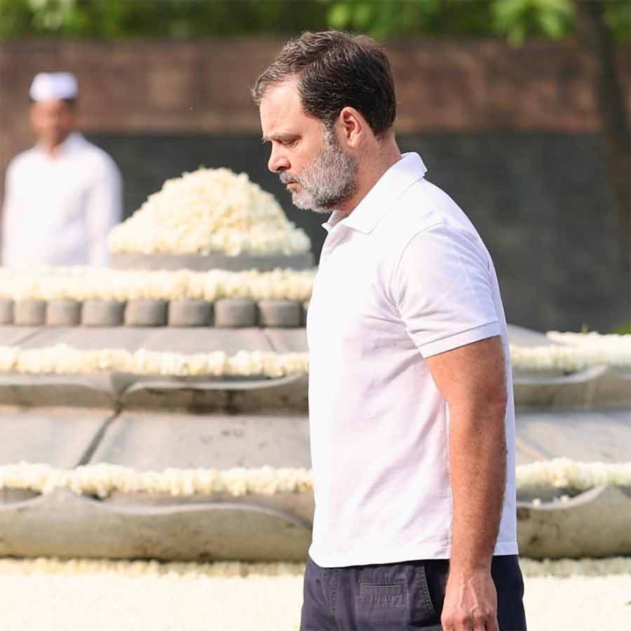 বিষাদ: বীরভূমিতে রাহুল গান্ধী