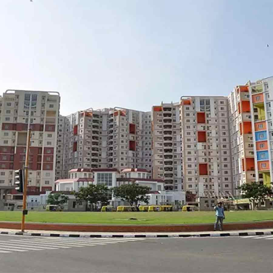 To conduct commercial activities, all permits must be displayed outside at the home