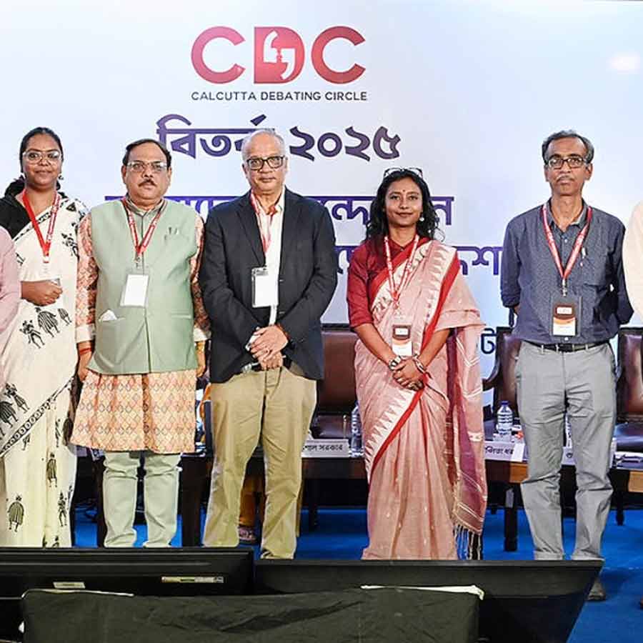 The debate was organized at the Calcutta Club Pavilion with the help of Anandabazar Patrika and Aro Anando app