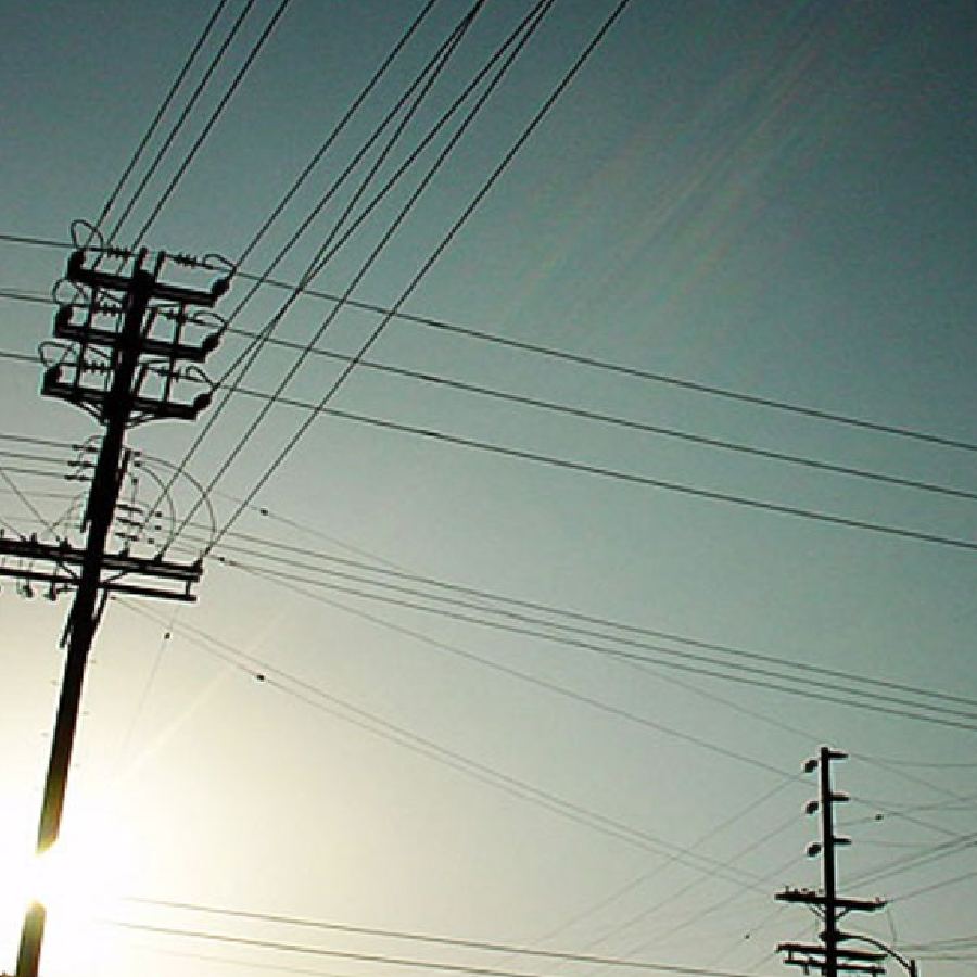 Complaints arise over unavailability of electricity service for more than a month in a colony of New Delhi due to bengali migrants harassment