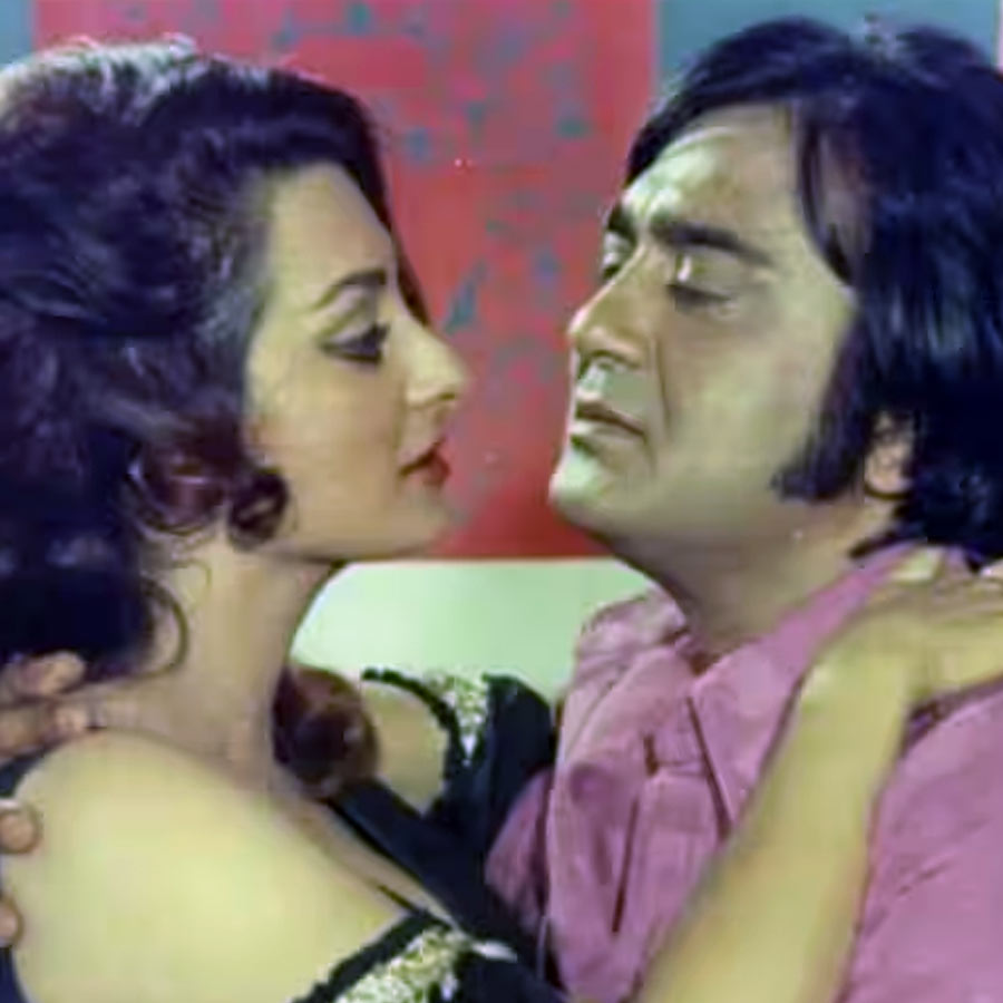 Sunil Dutt tease Saira banu by asking one plane of onion before Romantic scene dgtl