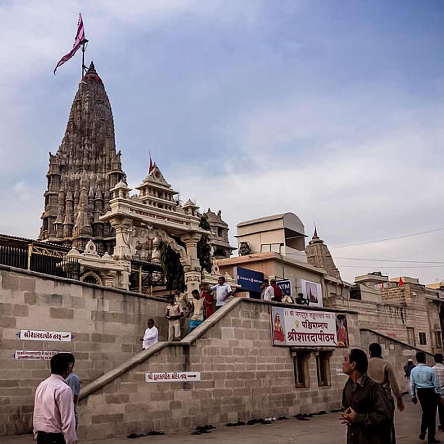 Mukesh Ambani went to Dwarkadhis temple with his family, what is the significance of the temple and how to visit dgtl