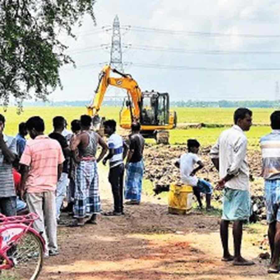 Unrest at howrah kanpur regarding using crop soil for road development work