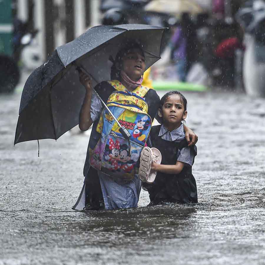 Heavy rainfall in Mumbai and Maharashtra, several parts of city waterlogged, IMD issues orange alert dgtl