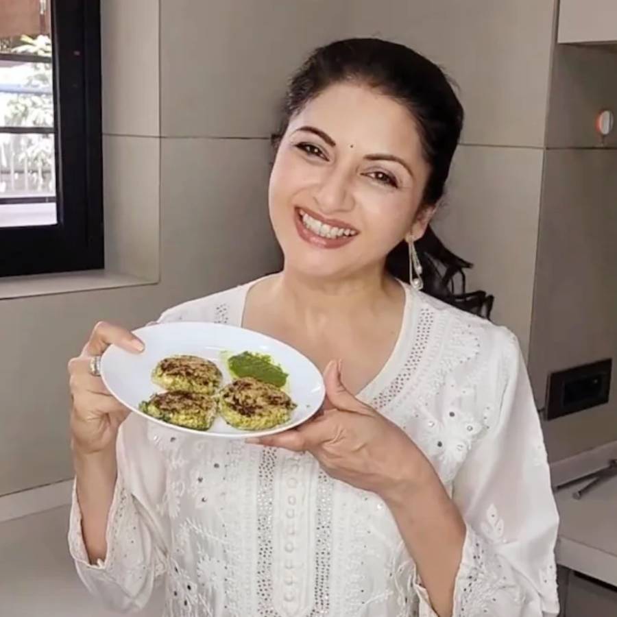Bollywood Star Bhagyashree Making healthy Protein Patties for breakfast dgtl