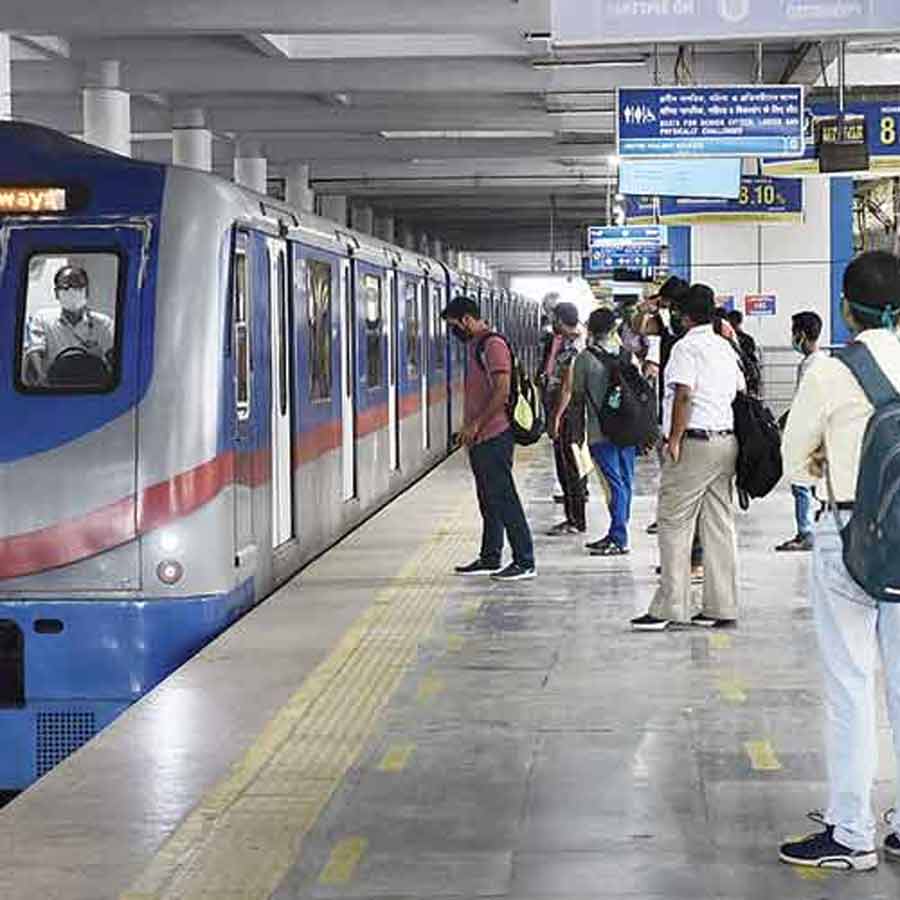 Metro Railway authorities have now decided to be fined for crossing the yellow line at platform before arrival of train