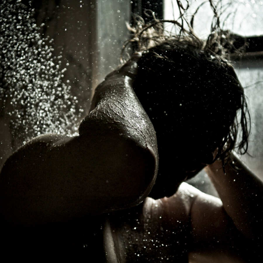 ঝুঁকি কেবল স্নানের সময়ে নয়, ধাতব পাইপ বাহিত যেকোনও জলেই থাকতে পারে।