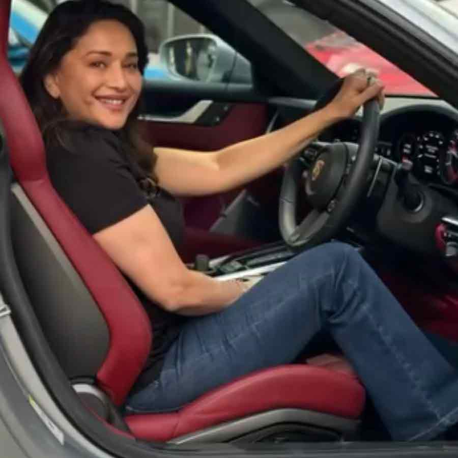 কেন স্বামীর কাছে ড্রাইভিং শিখতে চাননি অভিনেত্রী মাধুরী?