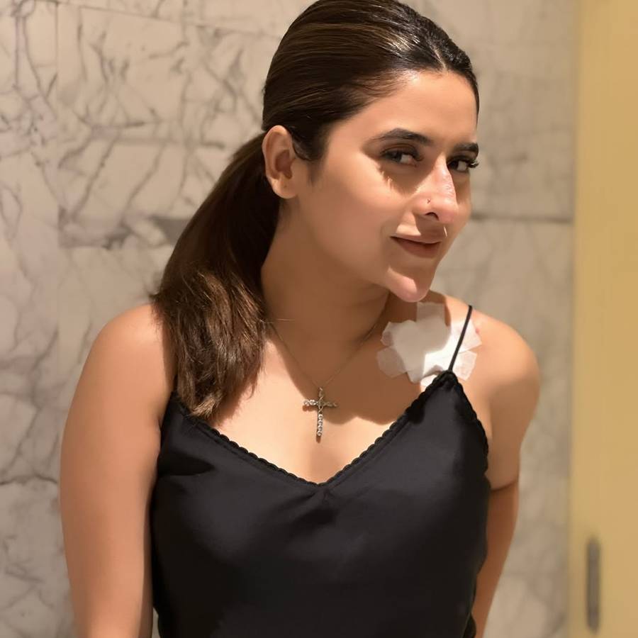 কাঁধে ক্ষত মাধুরিমার!