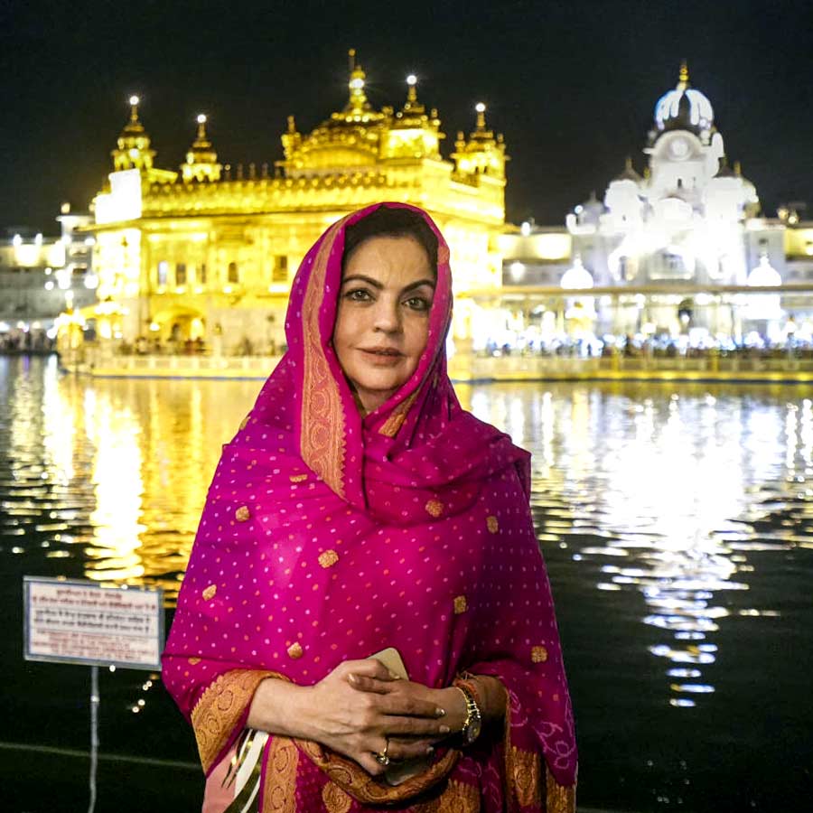 Like Nita Ambani you can also visit golden temple at Amritsar dgtl