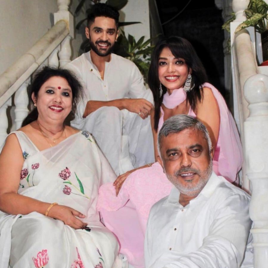 Devlina Kumar’s mother Devjani Kumar revealed their rituals on Jamai Sashthi dgtl