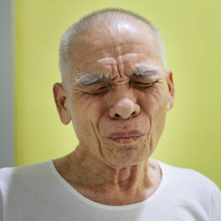 একটানা মোবাইল বা ল্যাপটপে কাজ করতে করতে চোখে সমস্যা হলে এ ব্যায়ামগুলি করতে পারেন।