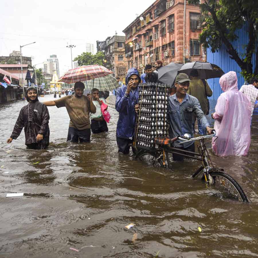 What are reasons behind early monsoon and heavy rain in many parts of India dgtl