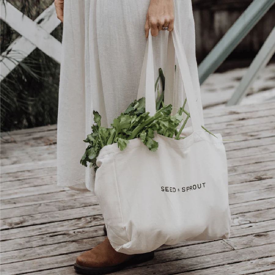 ক্যানভাস টোট ব্যাগ।