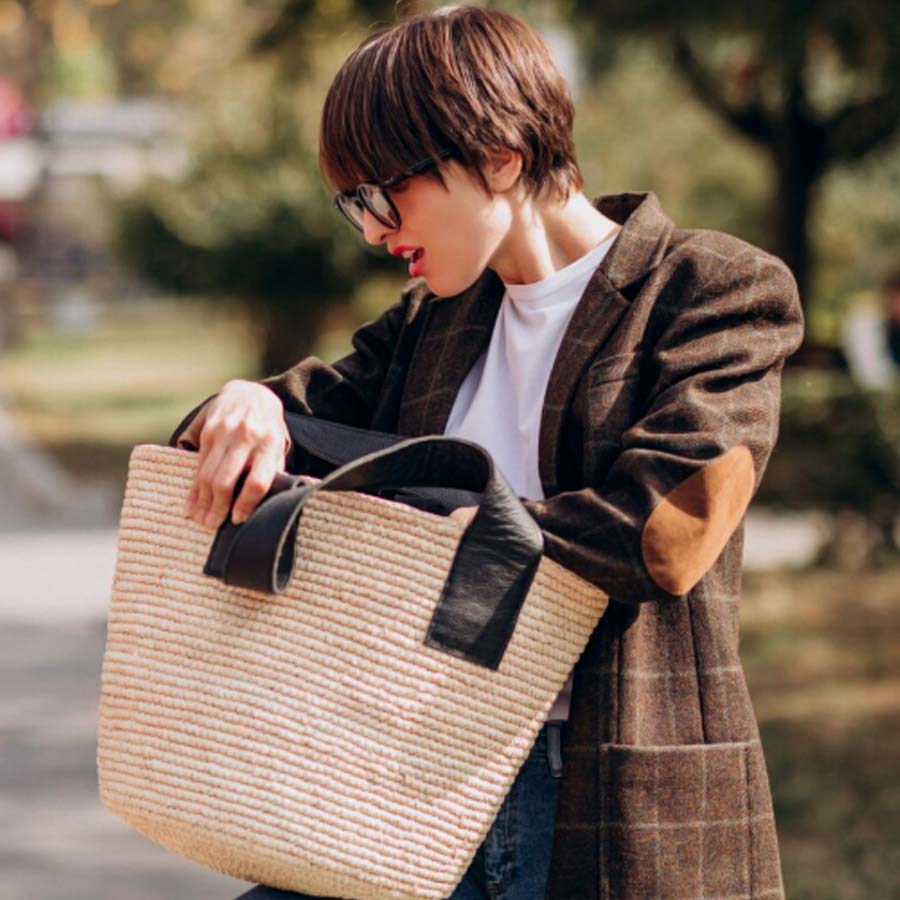 হাতে বোনা টোট ব্যাগ।