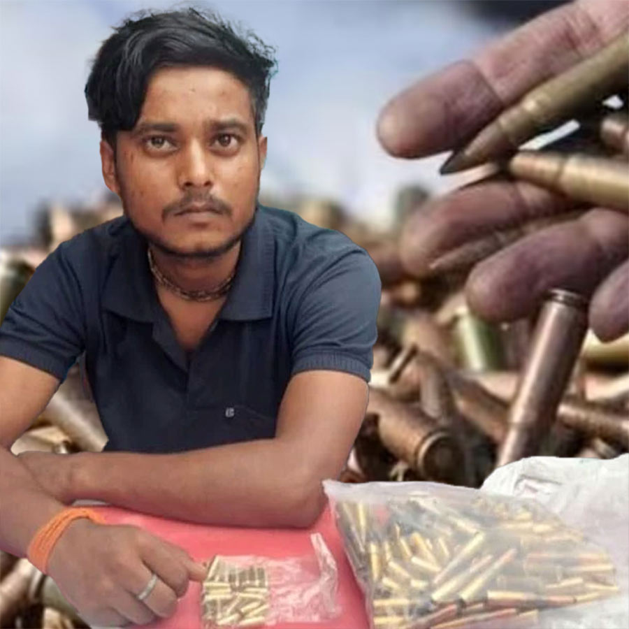 STF Interrogates Accused in Illegal Arms Recovery Case at Dharmatala Kolkata dgtl