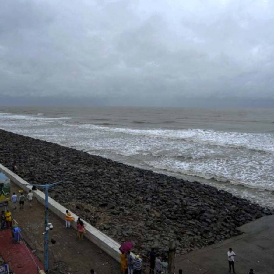 Sea is rough in Digha, administration warned people dgtld