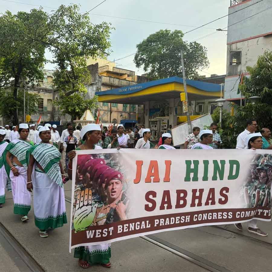  ‘সেনা সম্মান’ পদযাত্রা কংগ্রেসের।