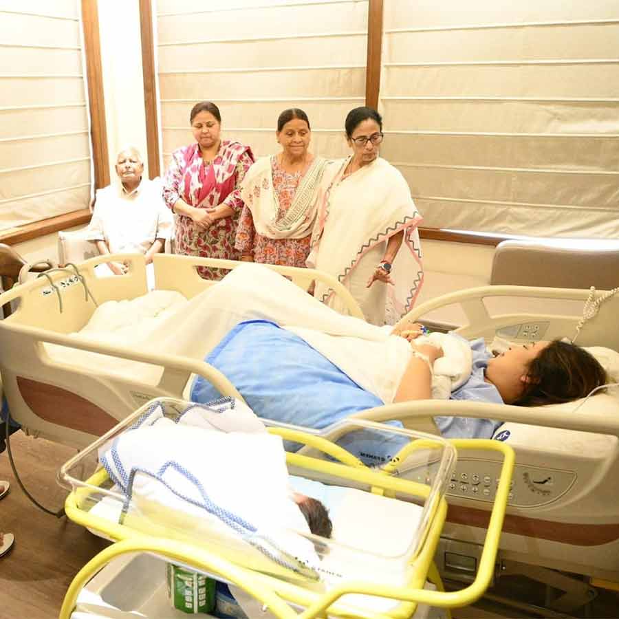 Mamata meets Lalu’s family in hospital as Tejaswi Yadav’s wife gives birth to baby boy