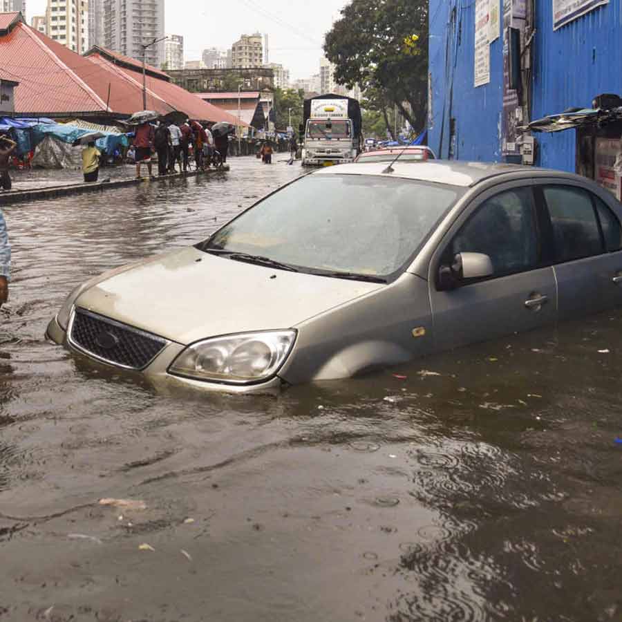 Mumbai gears up for more heavy rainfall as IMD issues yellow alert, waterlogging in several areas dgtl