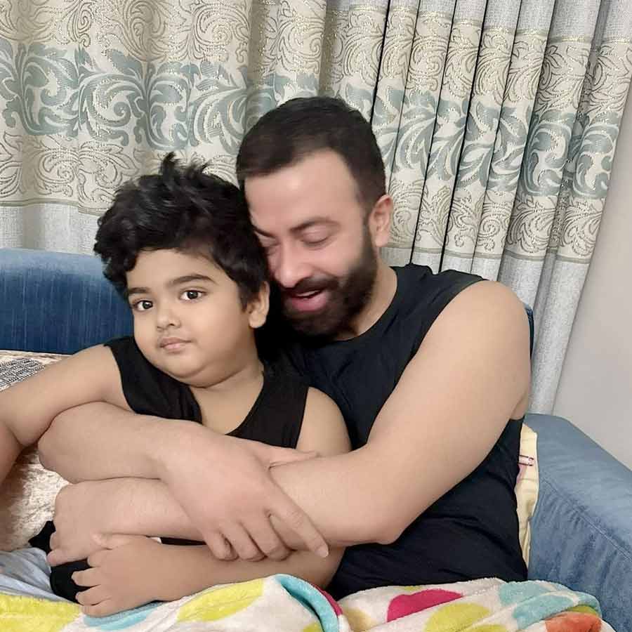 Is Apu Biswas and Shobnom Bubly trying to prove point who is more close to Shakib Khan 